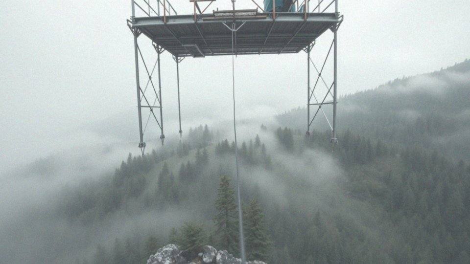 Skok na bungee: z jakiej wysokości się skacze?